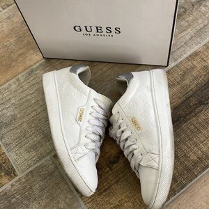 Guess Renzy6 Women’s White Low Top Logo Embossed Sneaker Size 7
